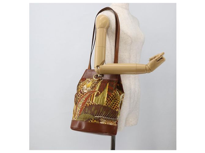 Borsa Tote Salvatore Ferragamo in nylon marrone e oro Auth ka3760A D'oro - vista 21