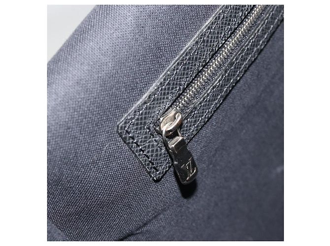 LOUIS VUITTON Borsa a Spalla Taiga Alexei Ardoise M32472 LV Auth BAZ083 Grigio - vista 22