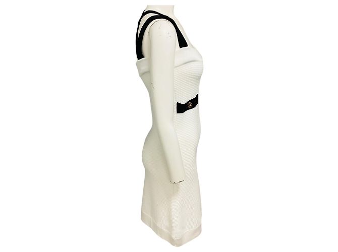 Autre Marque Patou Mini-Kleid mit Doppelträger aus 3D-Strick in Weiß / Schwarz - Ansicht 2