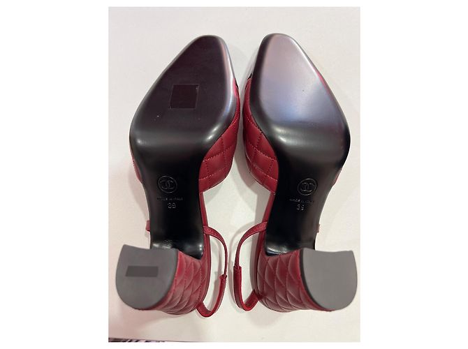 Tacones slingback Chanel 9 cm. Matthieu Blazy. Cuero acolchado burdeos/negro - vista 5