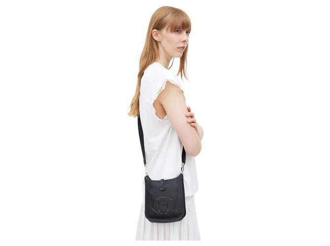 Hermès Mini Evelyne 16 - Pelle Clémence Nera | Hardware in Palladio Nero - vista 3