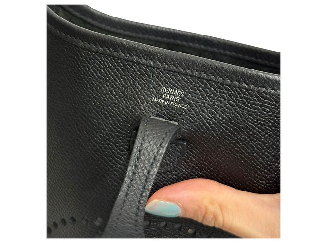 Hermès Mini Evelyne 16 - Pelle Clémence Nera | Hardware in Palladio Nero - vista 7