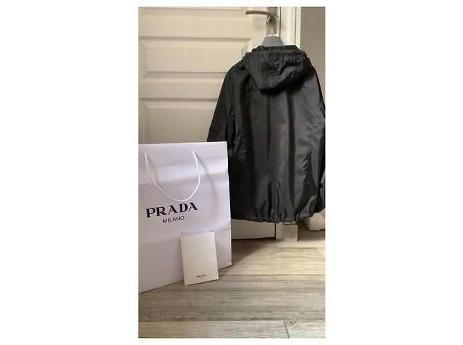 Wendbare schwarze Prada Kapuzenjacke Anthrazitgrau - Ansicht 5