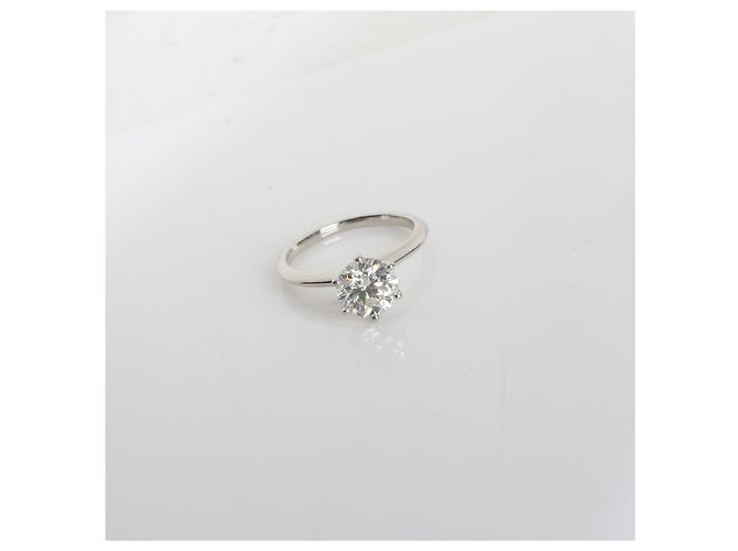 Bague de fiançailles en diamant rond brillant de 1,71 ct de Tiffany & Co. - vue 7