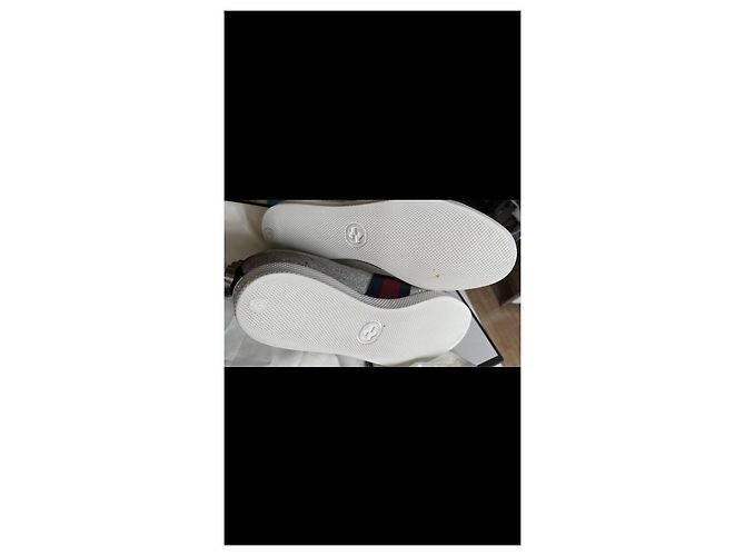 Gucci-Sneaker aus glitzerndem silbernem Canvas - Ansicht 13