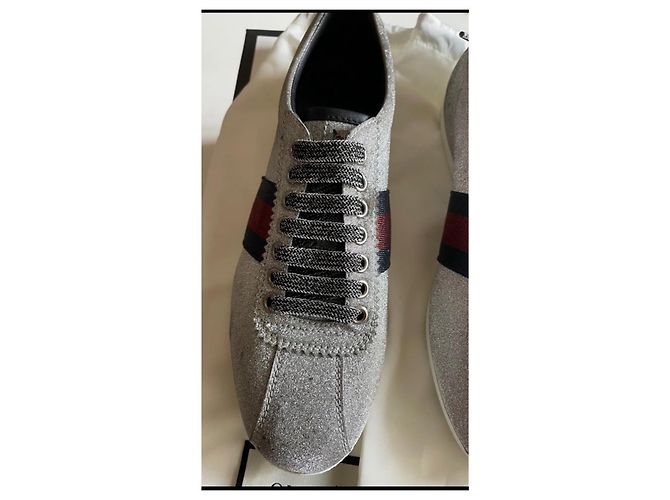 Gucci-Sneaker aus glitzerndem silbernem Canvas - Ansicht 14