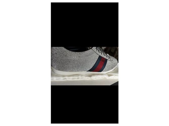 Gucci-Sneaker aus glitzerndem silbernem Canvas - Ansicht 4
