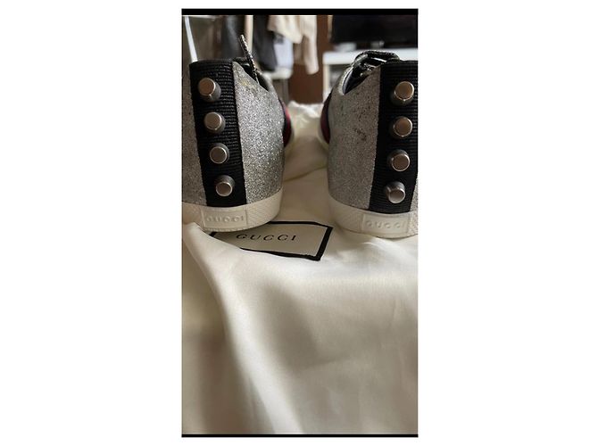 Gucci-Sneaker aus glitzerndem silbernem Canvas - Ansicht 5