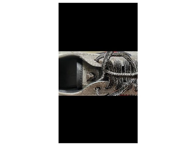 Gucci-Sneaker aus glitzerndem silbernem Canvas - Ansicht 7