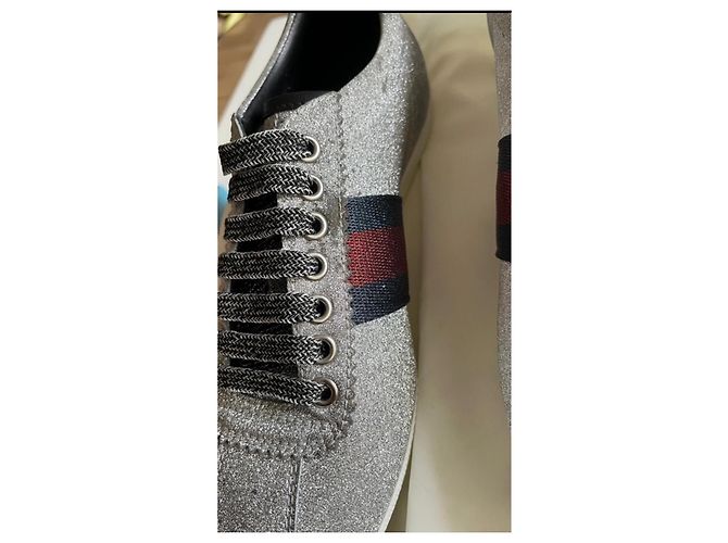 Gucci-Sneaker aus glitzerndem silbernem Canvas - Ansicht 8