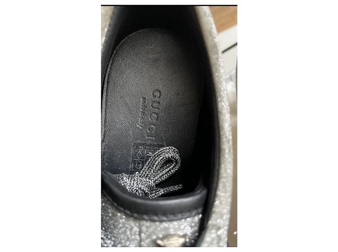 Gucci-Sneaker aus glitzerndem silbernem Canvas - Ansicht 9