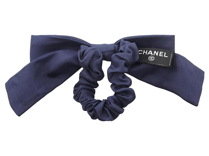 Scrunchie in seta blu navy Chanel - vista 2