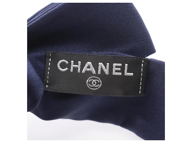 Scrunchie in seta blu navy Chanel - vista 3