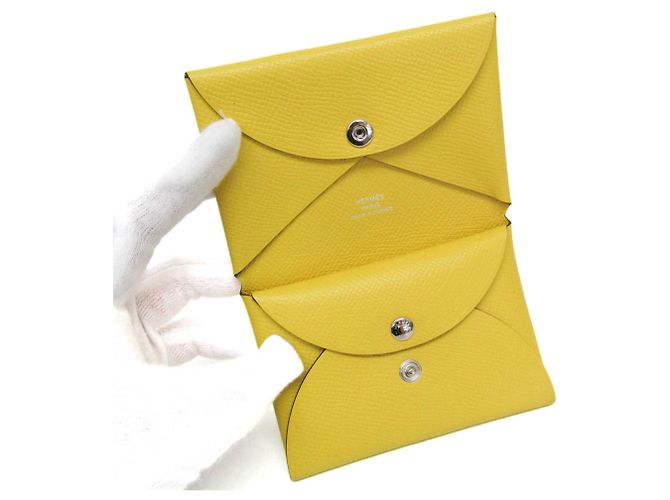 Tarjetero Calvi Duo de cuero Epsom de Hermès en amarillo - vista 3