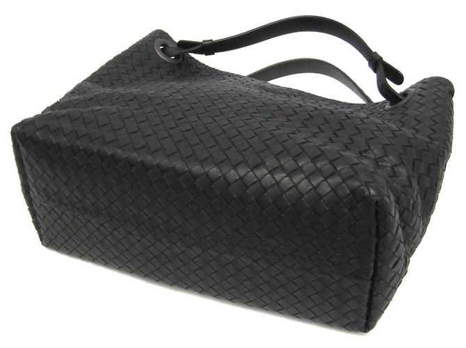 Borsa Medium Garda Intrecciato di Bottega Veneta Nero - vista 3