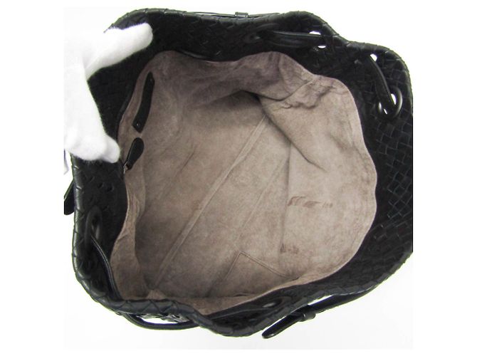 Borsa Medium Garda Intrecciato di Bottega Veneta Nero - vista 4