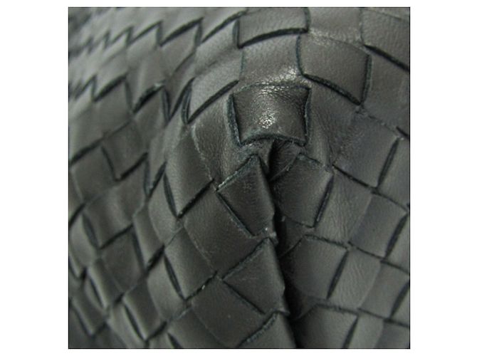 Borsa Medium Garda Intrecciato di Bottega Veneta Nero - vista 6