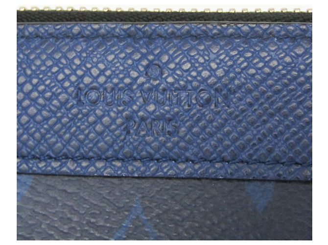 Pochette Discovery PM en Taiga de Louis Vuitton Bleu - vue 10