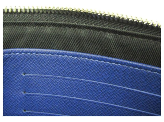 Pochette Discovery PM en Taiga de Louis Vuitton Bleu - vue 12