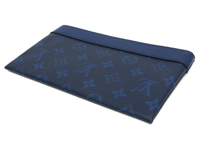 Pochette Discovery PM en Taiga de Louis Vuitton Bleu - vue 2