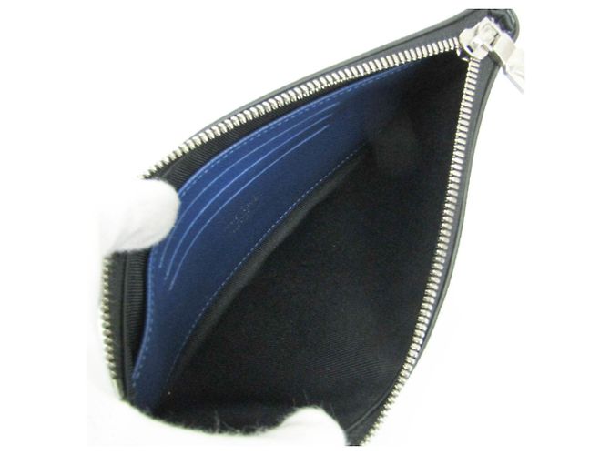 Pochette Discovery PM en Taiga de Louis Vuitton Bleu - vue 3