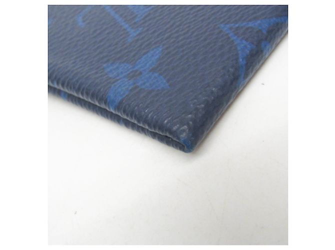 Pochette Discovery PM en Taiga de Louis Vuitton Bleu - vue 4