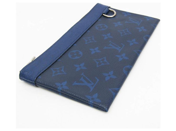 Pochette Discovery PM en Taiga de Louis Vuitton Bleu - vue 5