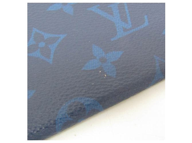 Pochette Discovery PM en Taiga de Louis Vuitton Bleu - vue 6