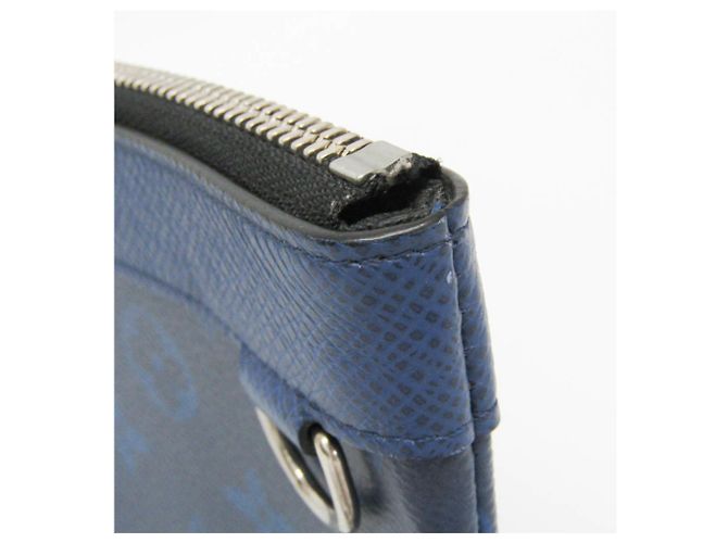 Pochette Discovery PM en Taiga de Louis Vuitton Bleu - vue 7