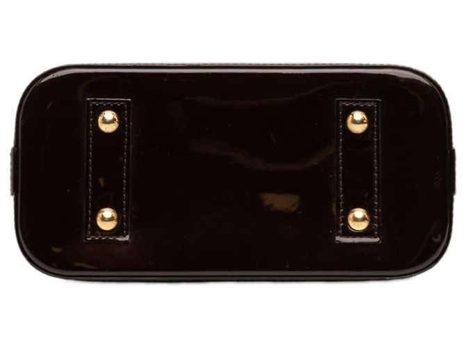 Louis Vuitton Alma BB in Vernis Monogram Viola Porpora - vista 3