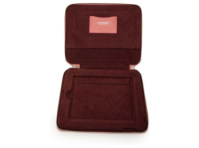 Funda para iPad de piel de cordero rosa con símbolos de la suerte de Chanel - vista 4