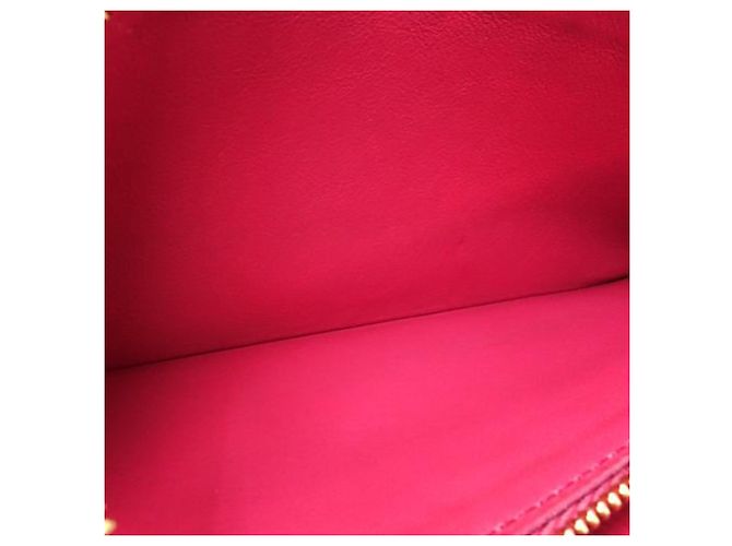 Cartera larga Capucines en taurillon negro Louis Vuitton - vista 5