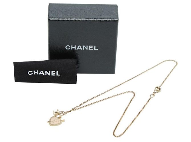 Collana Pendente in Strass a Forma di Cuore e Freccia Chanel Coco Mark Rosa D'oro - vista 7