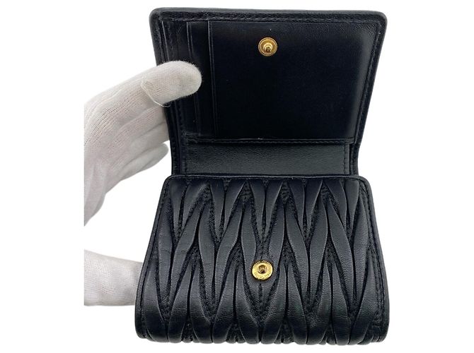 Cartera Miu Miu Matelassé de tres pliegues en negro - vista 5