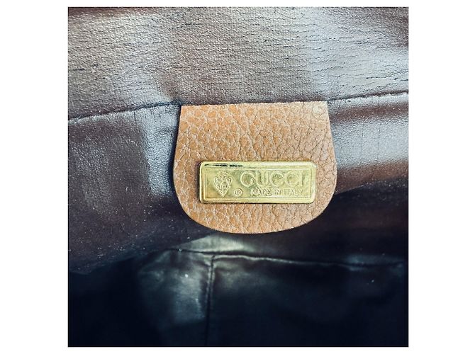 Pochette in pelle marrone con logo GG di Gucci - vista 11