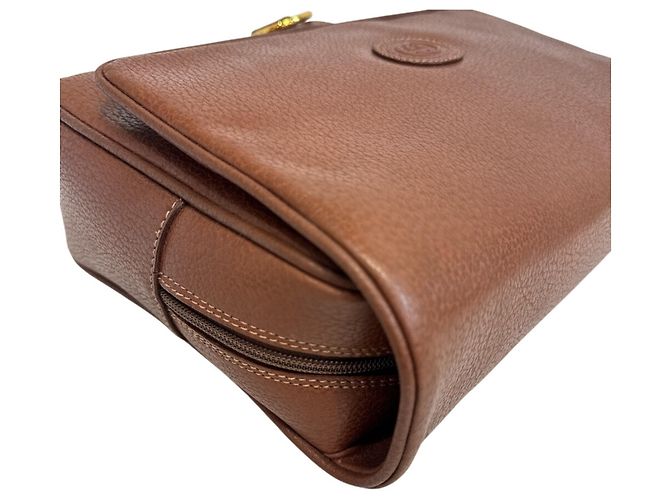 Pochette in pelle marrone con logo GG di Gucci - vista 3