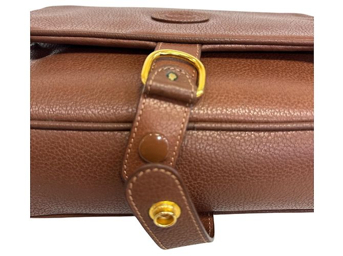 Pochette in pelle marrone con logo GG di Gucci - vista 6