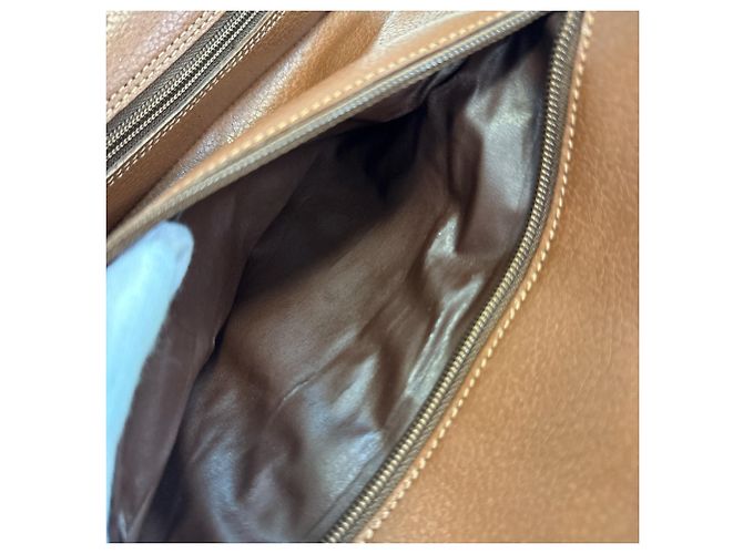 Pochette in pelle marrone con logo GG di Gucci - vista 7