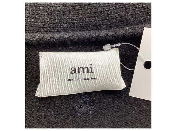 Kurzer Cardigan AMI Paris aus schwarzer Merinowolle - Ansicht 8