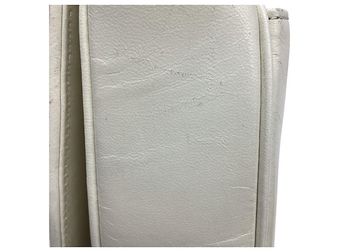 Yves Saint Laurent Borsa a Spalla Joan Trapuntata di Saint Laurent in Pelle di Vitello Bianca - vista 6