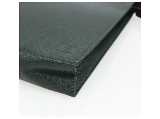 LOUIS VUITTON Poche Toilette 26 Taiga Épicea LV Auth ka3795 - vista 7