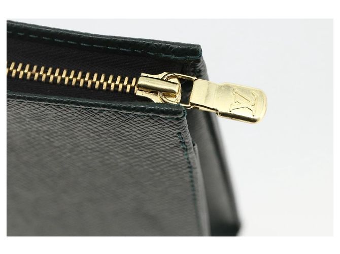 LOUIS VUITTON Poche Toilette 26 Taiga Épicea LV Auth ka3795 - vista 8