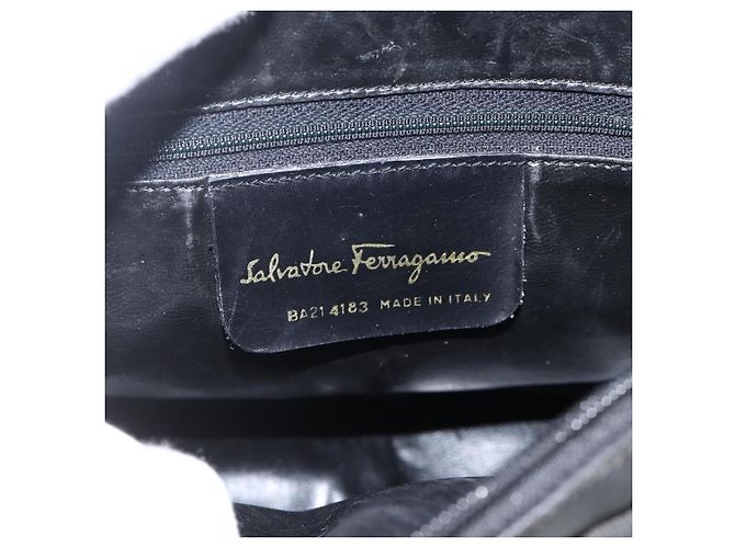 Borsa a Spalla Vala in Pelle Nera e Oro Salvatore Ferragamo Auth BA11993 Nero D'oro - vista 12