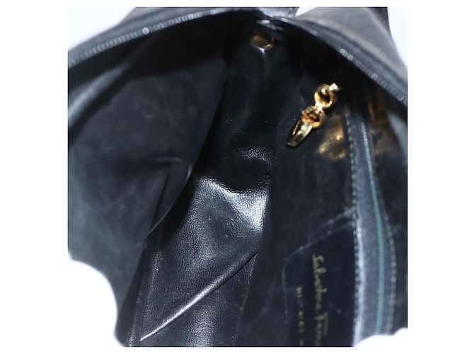 Borsa a Spalla Vala in Pelle Nera e Oro Salvatore Ferragamo Auth BA11993 Nero D'oro - vista 18