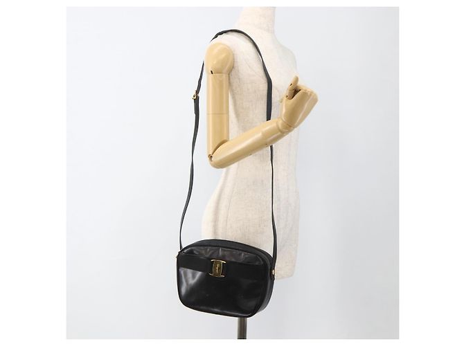 Borsa a Spalla Vala in Pelle Nera e Oro Salvatore Ferragamo Auth BA11993 Nero D'oro - vista 22