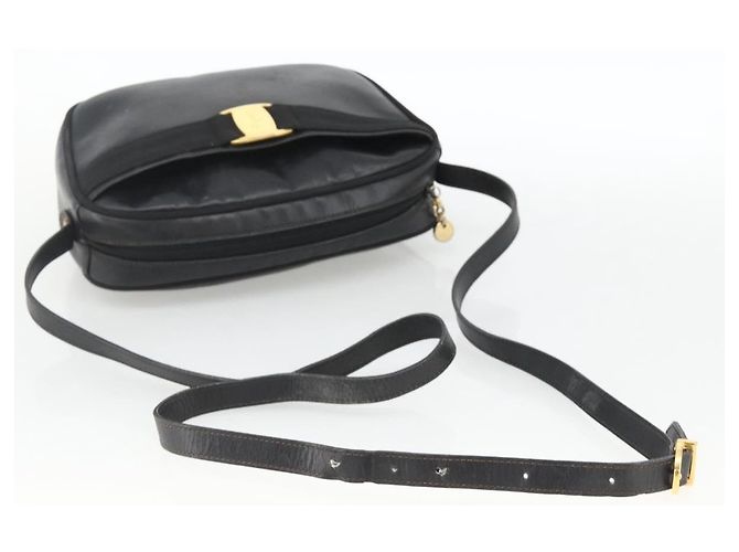 Borsa a Spalla Vala in Pelle Nera e Oro Salvatore Ferragamo Auth BA11993 Nero D'oro - vista 7