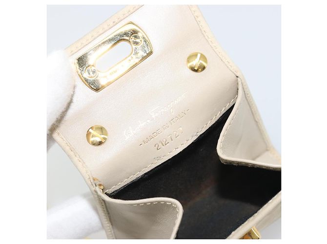 Borsa Pouch in Suede Beige e Oro Gancini di Salvatore Ferragamo Auth YKZ1630 D'oro - vista 11