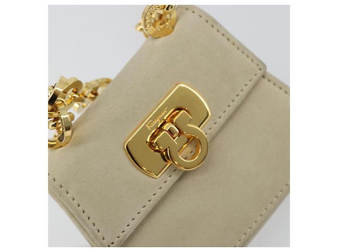 Borsa Pouch in Suede Beige e Oro Gancini di Salvatore Ferragamo Auth YKZ1630 D'oro - vista 18