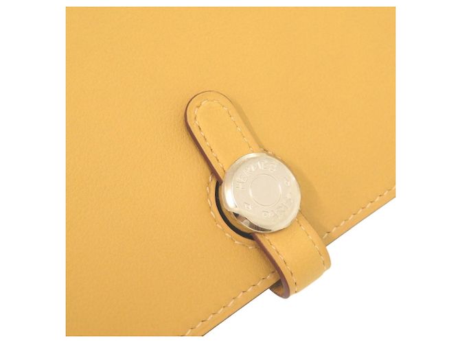 Billetera Dogon GM de Hermès en cuero Swift amarillo - vista 10