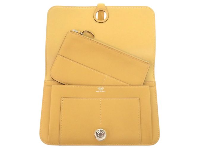 Billetera Dogon GM de Hermès en cuero Swift amarillo - vista 5